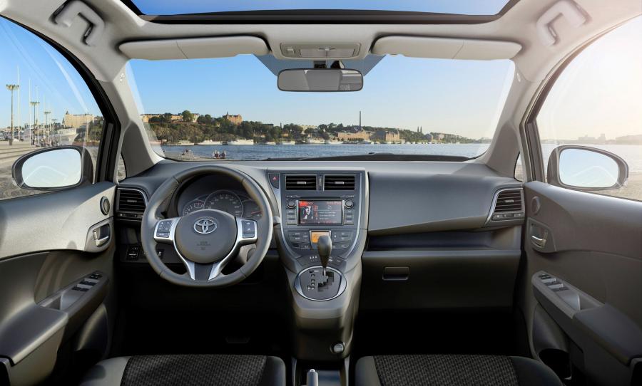  Toyota Verso-S 2010 года  (фото 109 из 109)